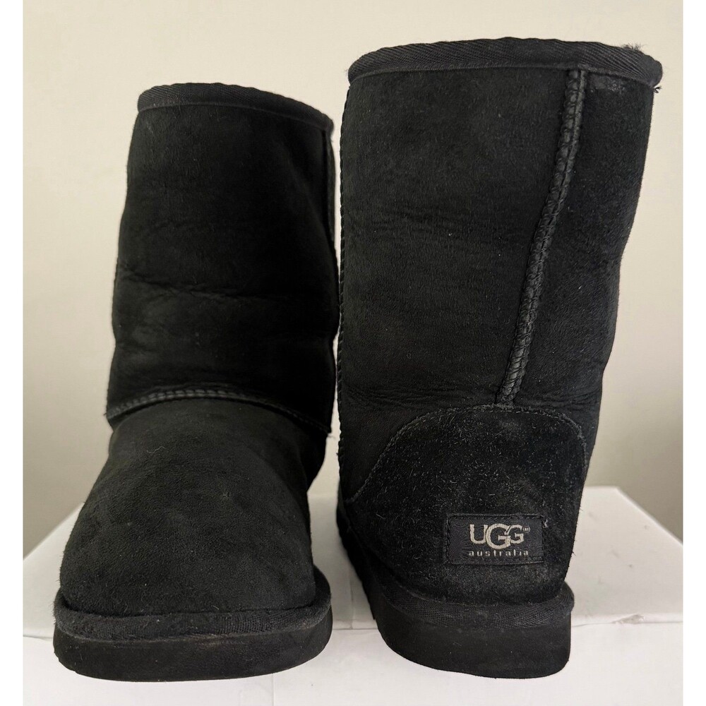 Ugg Women's Sz 9 Classic Short